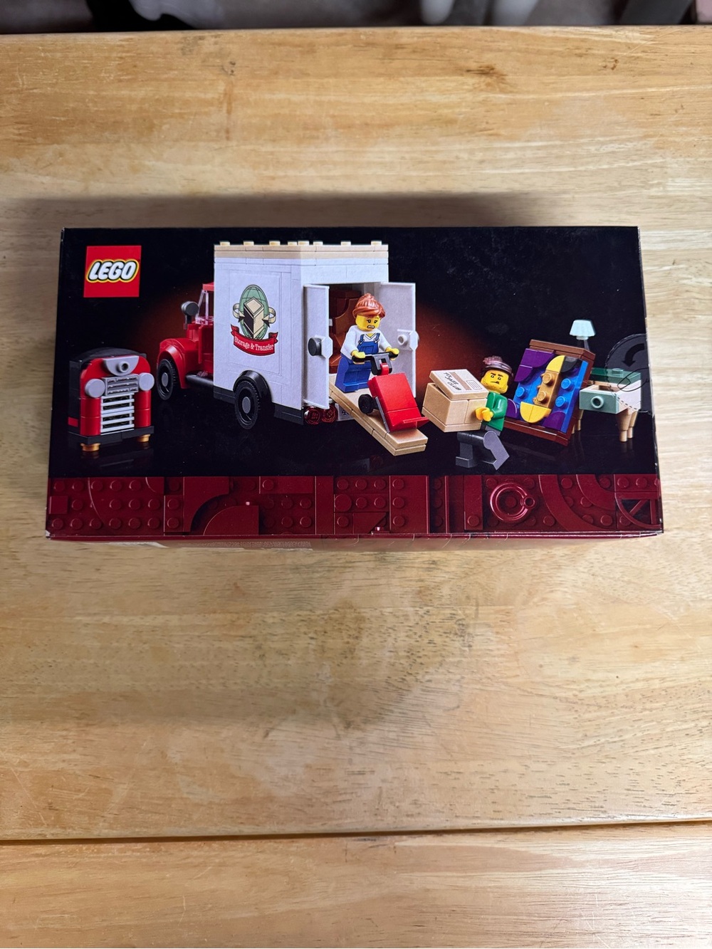 LEGO Icons Moving Truck Set - Picture 2 of 6